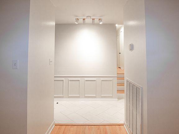 3rd image of 607 Hillmont St NW