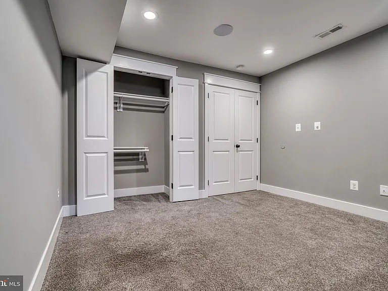 939 S Baylis St — Photo 20