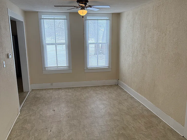 230 N Woodlawn St — Photo 2
