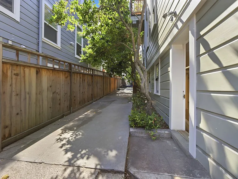 2570 Folsom St — Photo 35