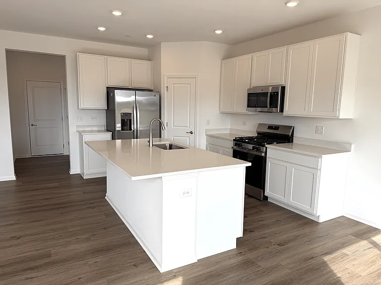 604 Cassia Ct — Photo 4