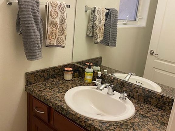4th image of 5719 Camellia Ave