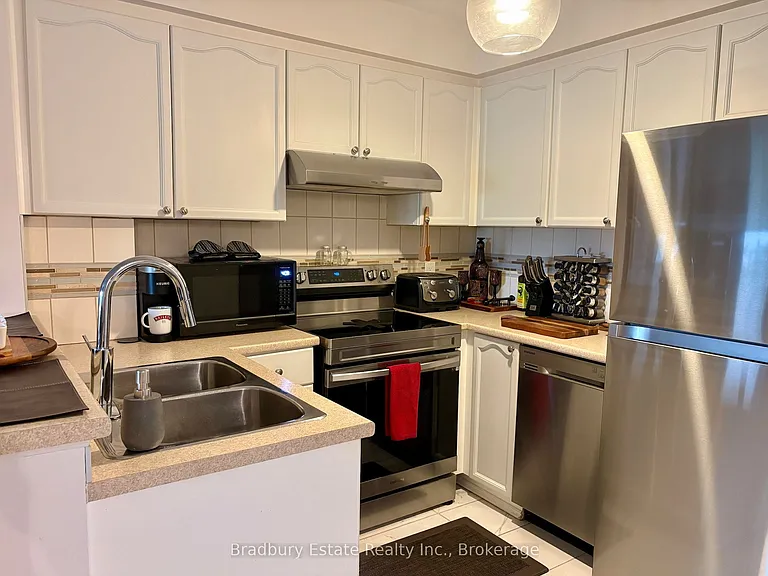 4450 Fairview St #308 — Photo 7