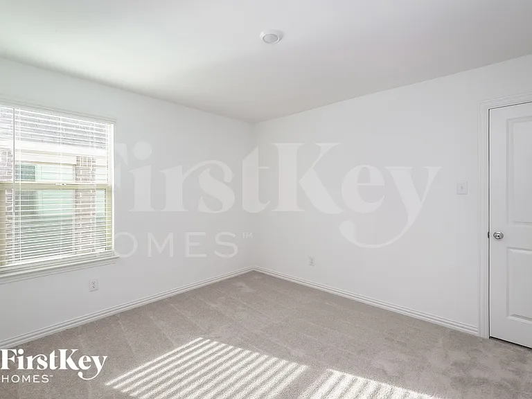 10049 Elkhorn Dr — Photo 11