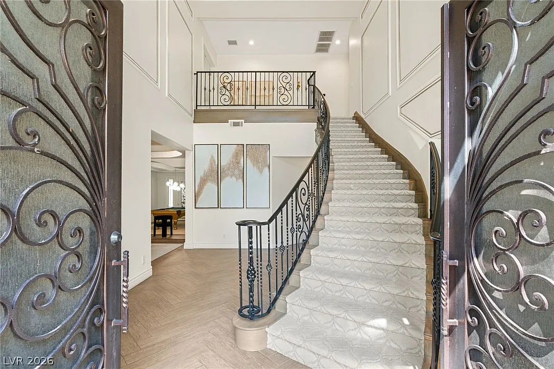 5 bed, 5.5 bath, 5783 sqft, $13,000 — Photo 4