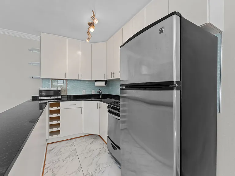 305 C St NE #308 — Photo 5