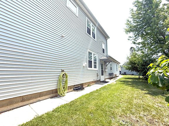 2nd image of 1411 W Rawson Ave