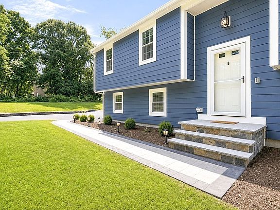 5th image of 174 Bent St