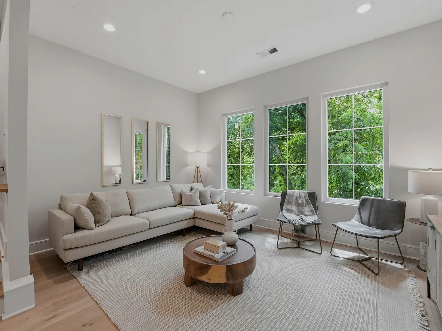 2 bed, 2.5 bath, 1337 sqft, $3,200 — Photo 1