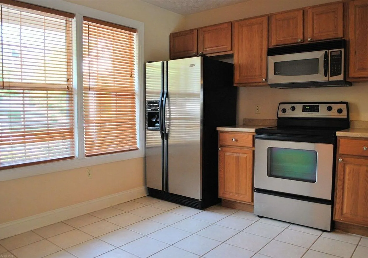 2 Bedroom 2 Bath Townhouse — Photo 3