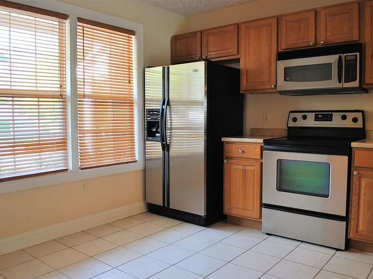 415 Oak Tree Blvd — Photo 7