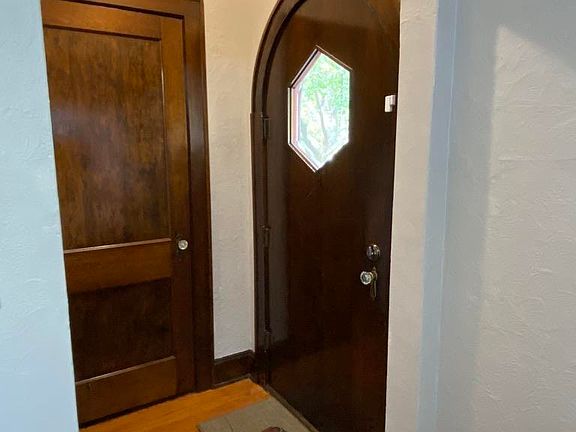 3rd image of 3018 Davenport Ave