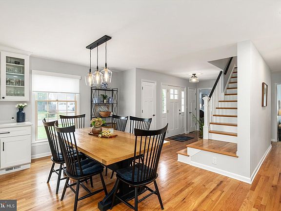5th image of 9 Holly Ln