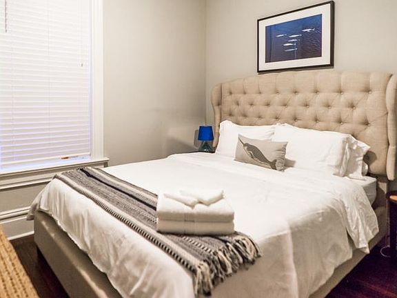 5th image of 3630 Shaw Ave #1F