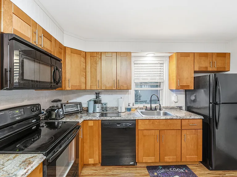 17 N Pleasant St #1 — Photo 7