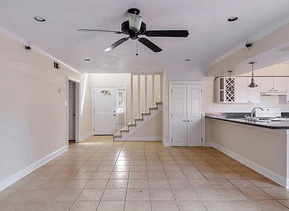 4th image of 1500 W Esplanade Ave APT 42D