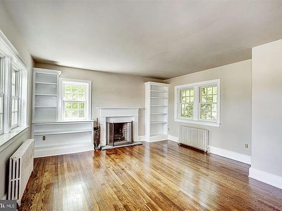 4th image of 25 Dogwood Dr