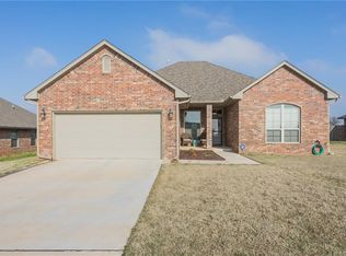 525 Whispering Oaks, Moore, OK 73160