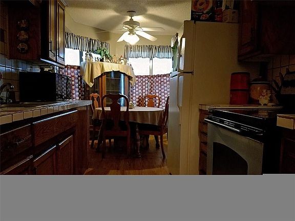 4th image of 209 Christina Pl