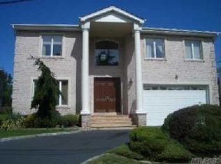 1 Oakwood Ln, Plainview, NY 11803