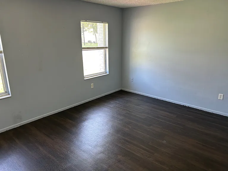 1404 Dexter Dr N — Photo 13