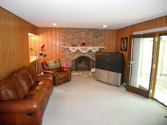 3rd image of 6623 Woodhawk Dr