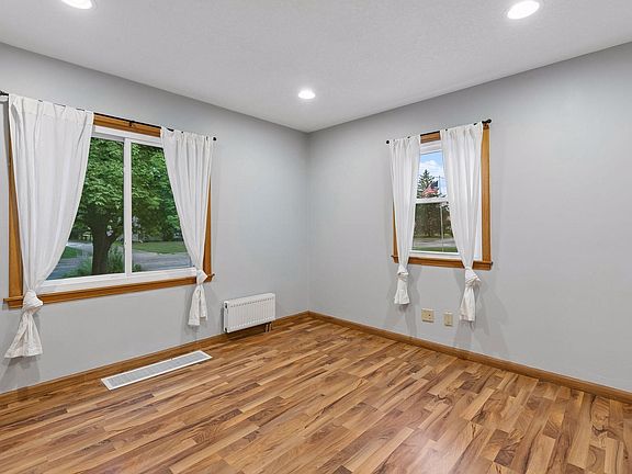 4th image of 20635 Hughes Ave W