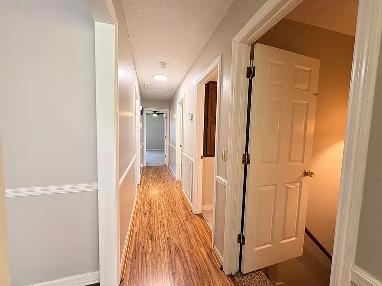 901 Locke Dr — Photo 7