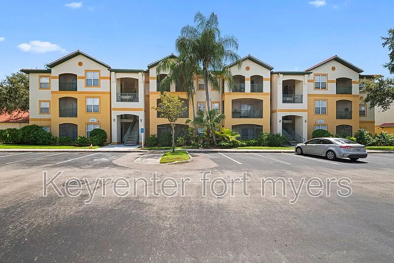 11511 Villa Grand #520