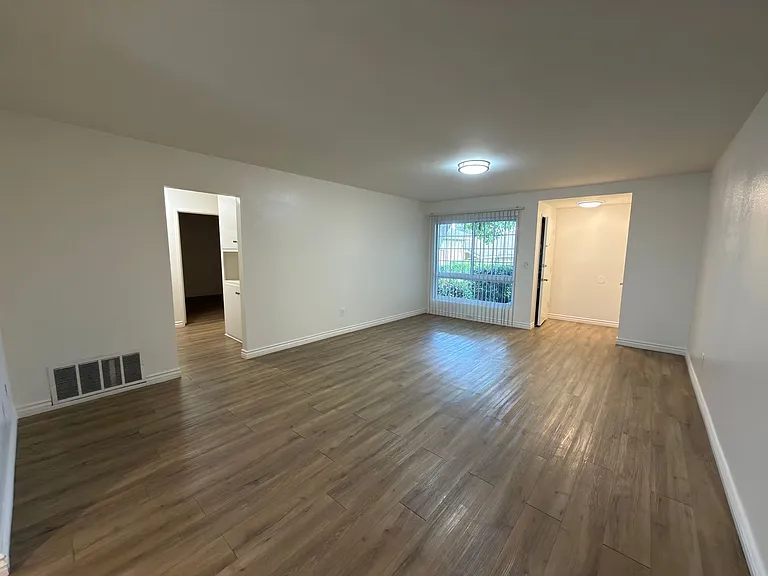 131 N Merrimac Dr — Photo 1