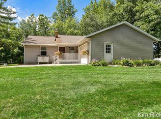 9761 Grange Ave NE, Rockford, MI 49341