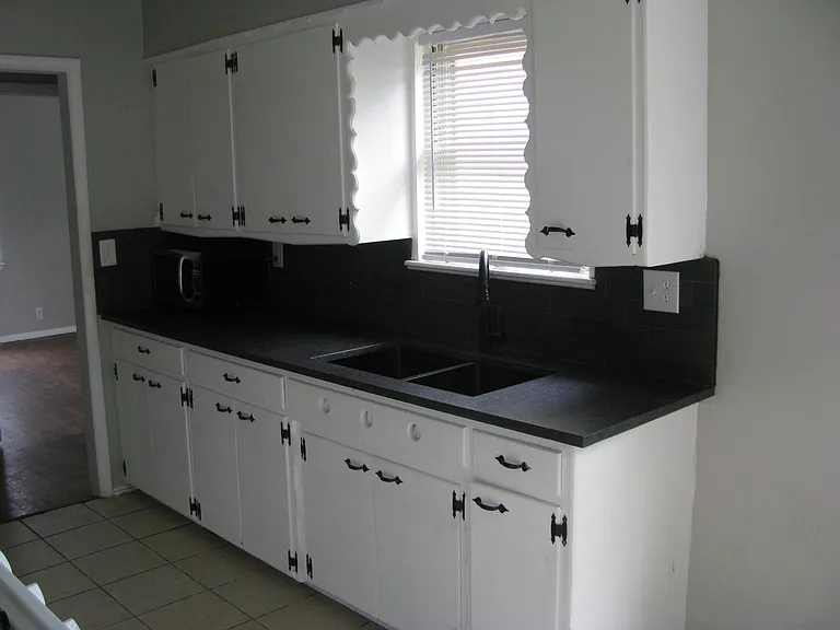 306 W Bass Ave — Photo 2