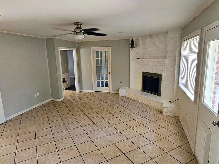 25602 Oakhurst Dr — Photo 25
