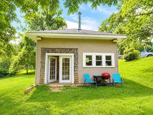 22002 Lake Shore Dr, Bernard, IA 52032