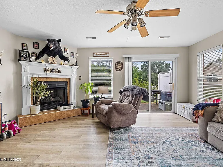 2454 Hallerins Ct — Photo 3