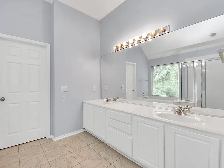 9002 Sundown Dr — Photo 32
