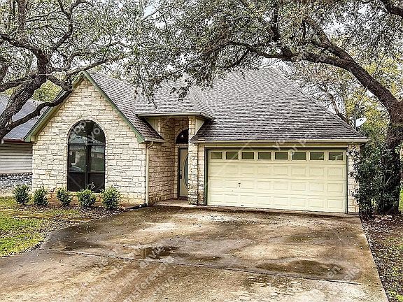 3rd image of 1810 Ramona Cir