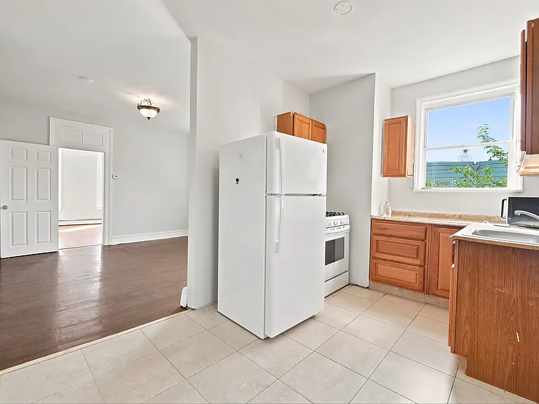 25 W 19th St #2 — Photo 4