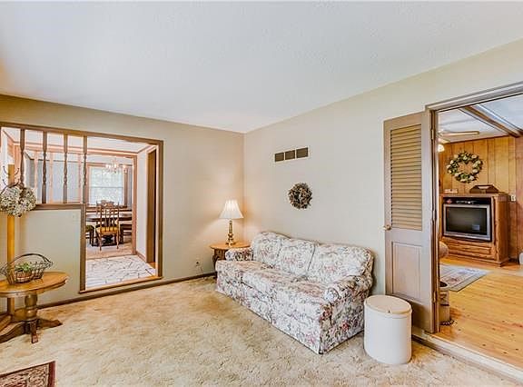 3rd image of 1105 SW Azure Ave