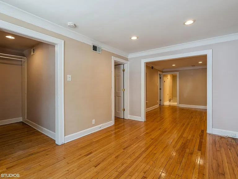 3337 N Kenmore Ave #GDN — Photo 3