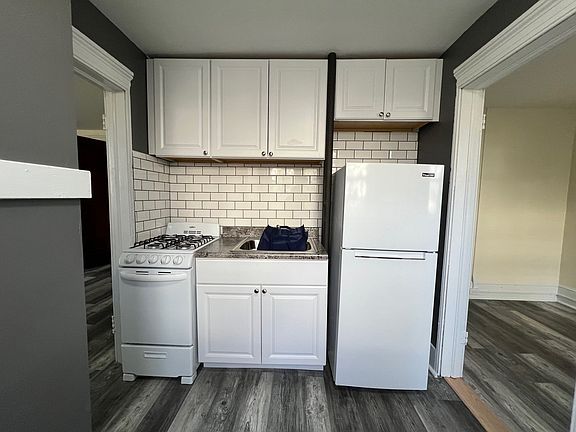 One bedroom kitchen large