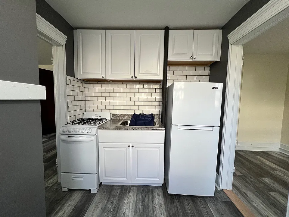 One bedroom kitchen large