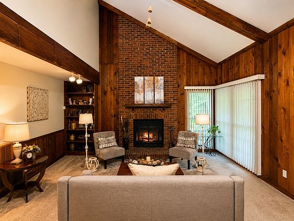 5th image of 601 Maplewood Ln