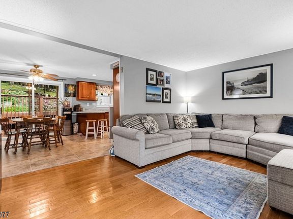 4th image of 76 Valley View Dr