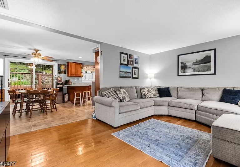 76 Valley View Dr — Photo 4