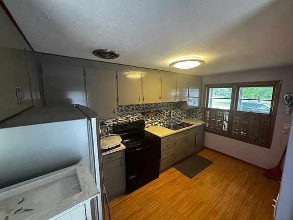 5th image of 703 Crescent Dr