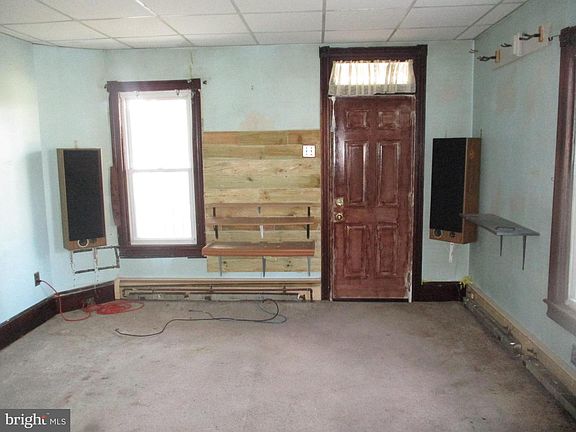 3rd image of 47 Ash St
