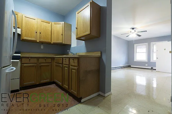 Rented by Evergreen Apartments BK | media 5