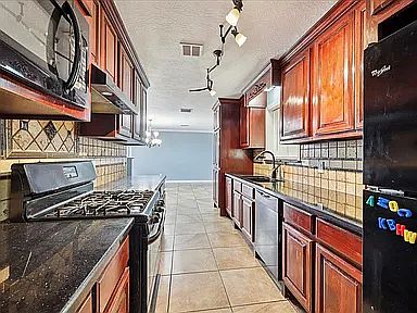 4th image of 6070 Suzanne Ct