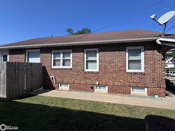3rd image of 514 W Maple St